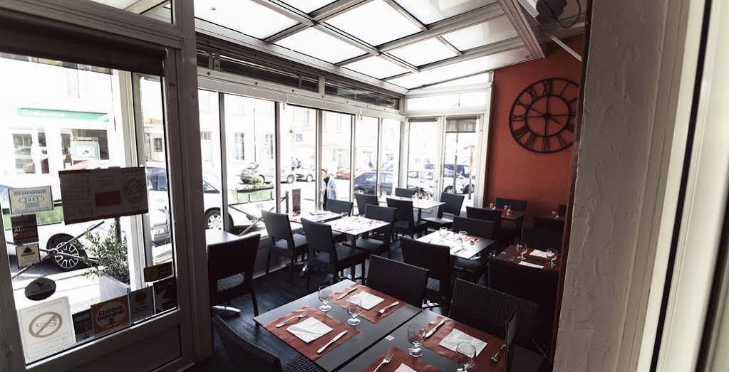 Hotel Brasserie Le Lion D'Or Meximieux Exterior foto